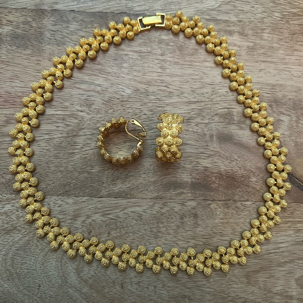 Vintage Gold Tone Necklace & Hoop Earring Set